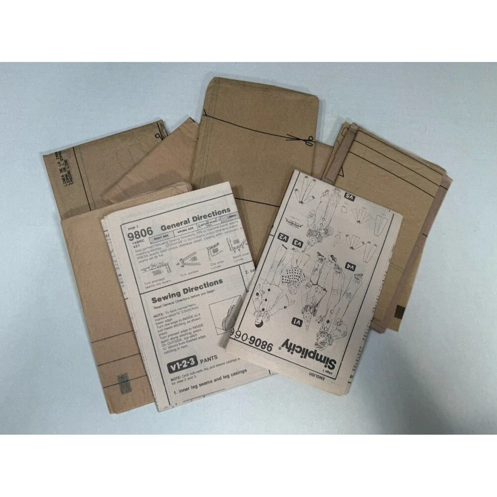 Simplicity 9806 licensed
